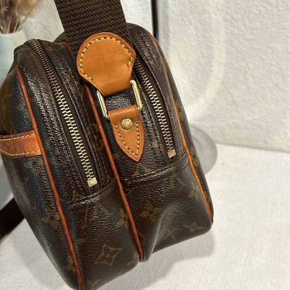 LOUIS VUITTON Monogram Reporter PM Shoulder Bag - Picture 3 of 12